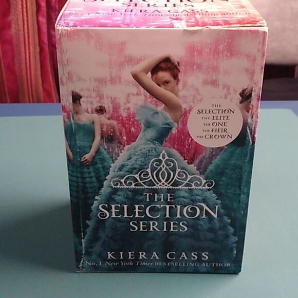 Kiera Cass Book Series Box Set - Picture 2 of 7